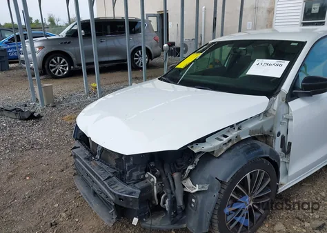 2015 Volkswagen Jetta 1.8T Sport z USA, uszkodzony, nr VIN 3VWD17AJ7FM427595